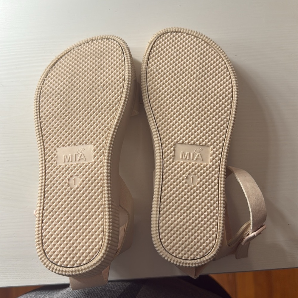 MIA Ellen Flatform Sandal (Little Kid & Big Kid) in pale pink.  size 1. - Picture 7 of 9